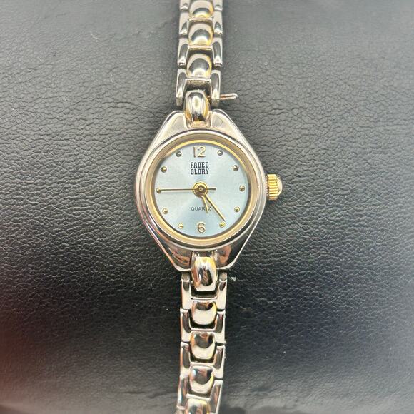 Faded Glory Silver Tone Women’s Quartz Watch 27mm Working New Battery - Picture 1 of 8